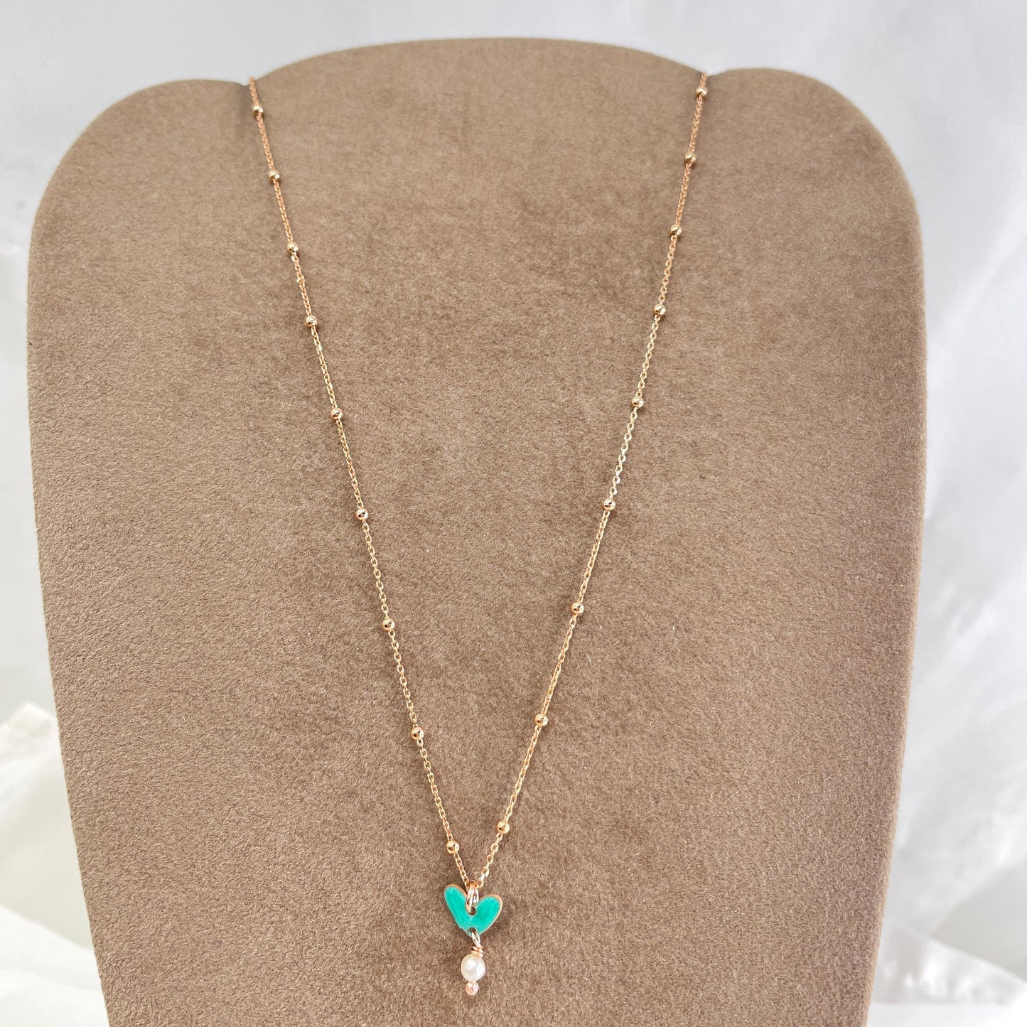 Collana catena micro rosario cm 35 con cuore smaltato e piccola perla bianca - pezzi unici - Lumiere Bijoux