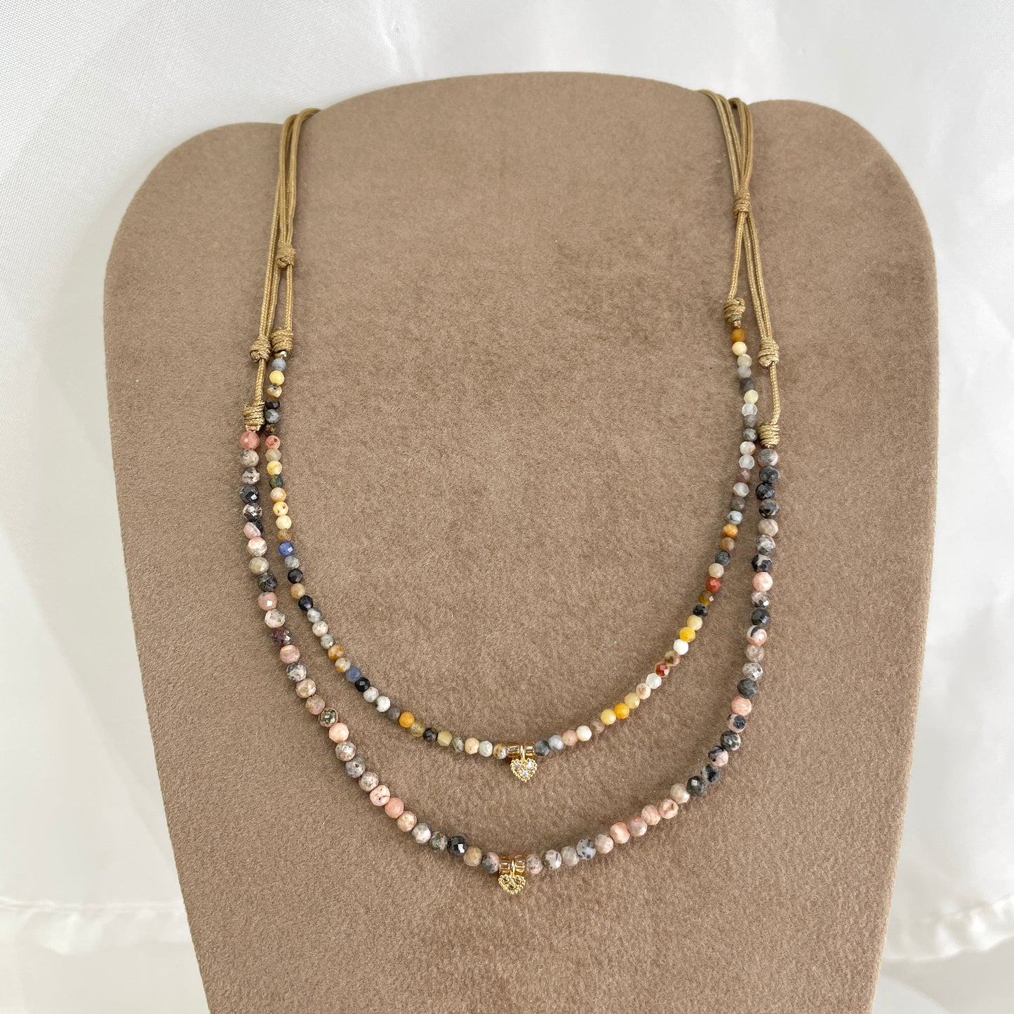 Collana Formentera cordino regolabile pietre pietra di luna e cuore - pezzi unici - Lumiere Bijoux