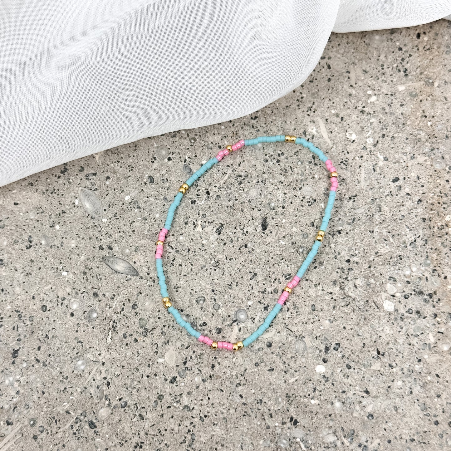 Bracciale elastico miyuki micro rondelle colorate alternate a micro sfere oro giallo ottone - Lumiere Bijoux