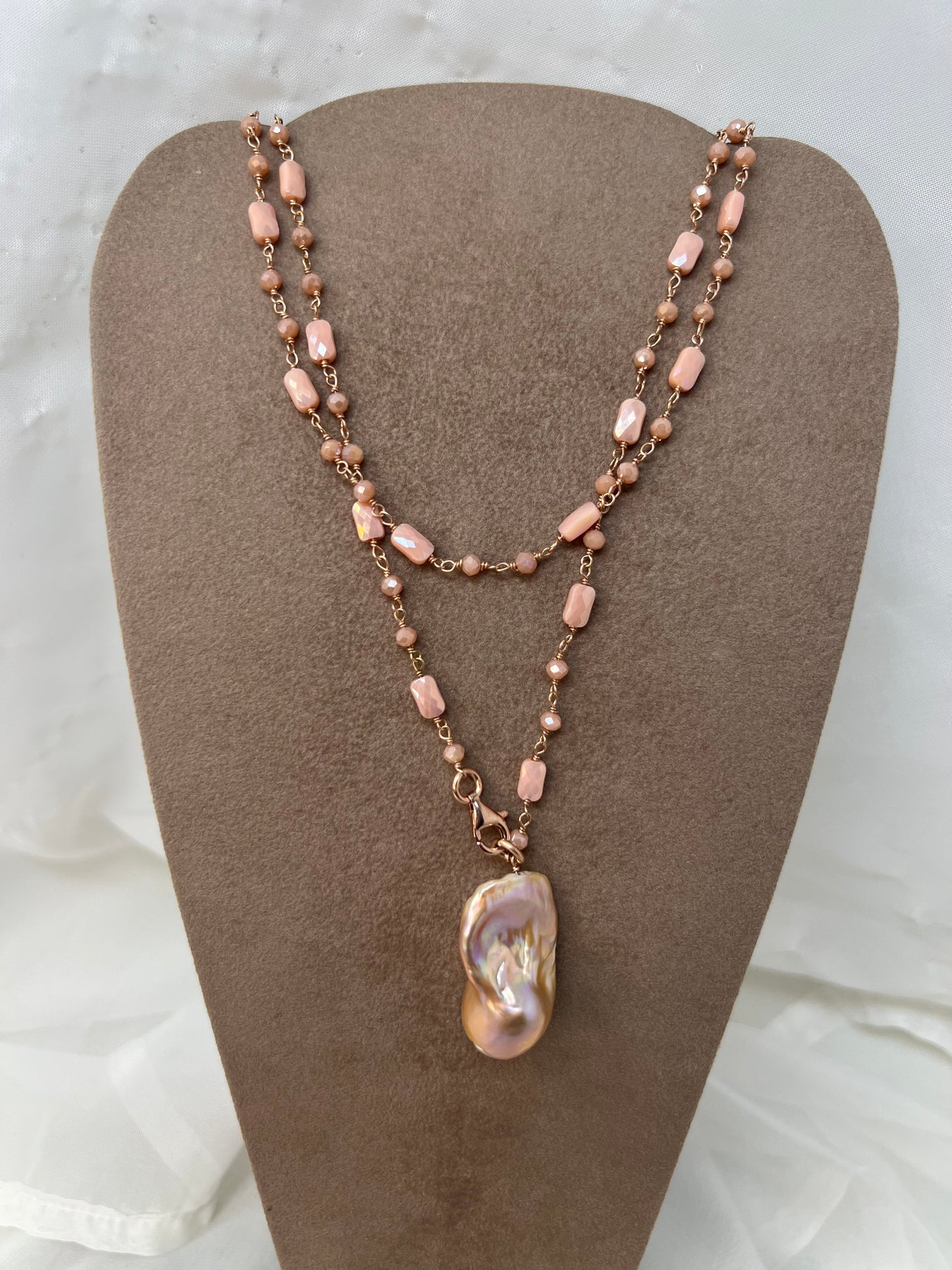 Collana trasformabile cristalli rosa pesca cangianti e maxi perla barocca rosa- Argento 925 rosé Pezzo unico - Lumiere Bijoux