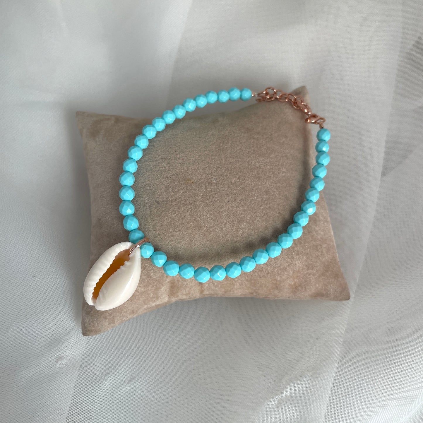 Bracciale sfere turchesi con conchiglia cm 17 - pezzo unico - Lumiere Bijoux