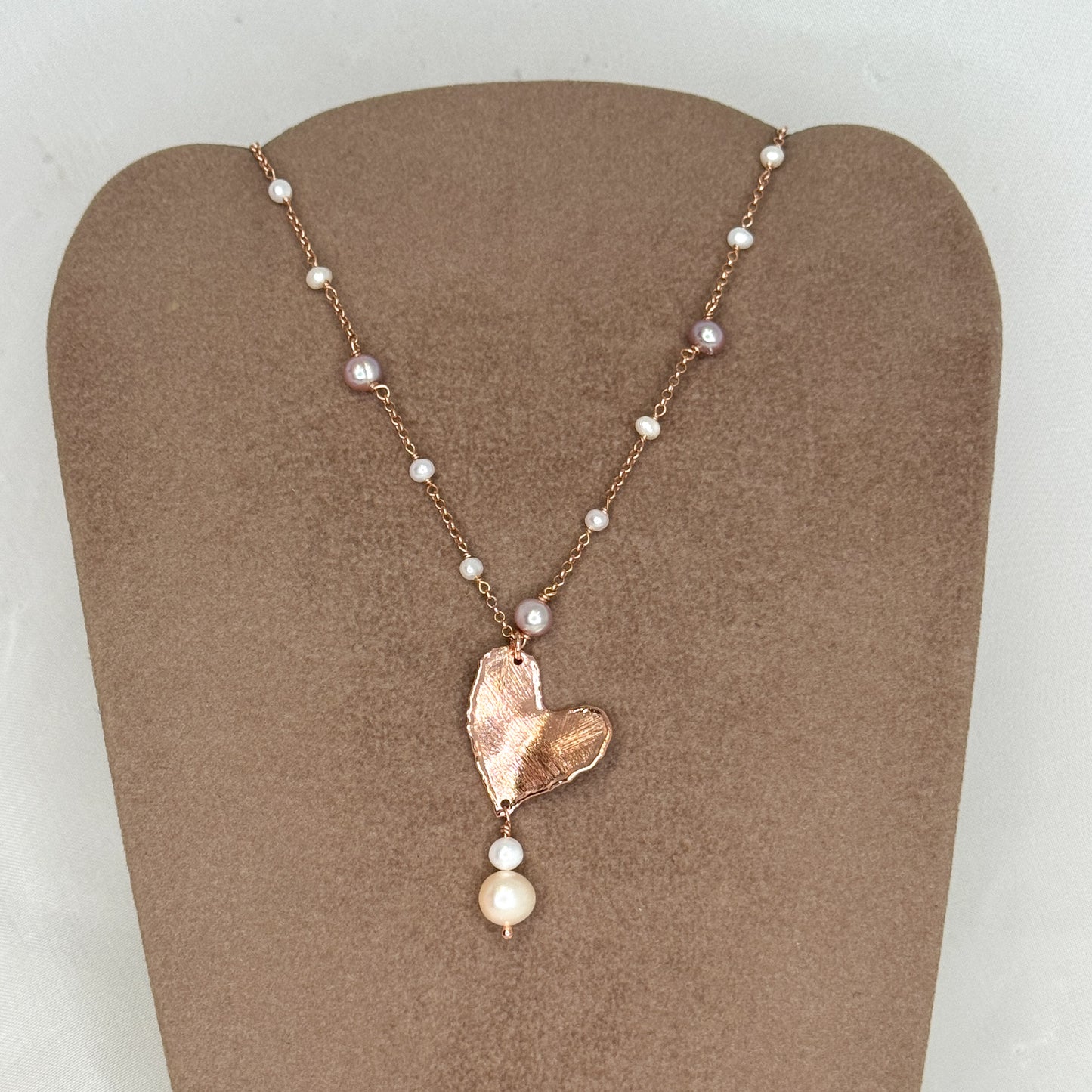Collana rado perle rosa e bianche con cuore satinato pendente e perla - Lumiere Bijoux