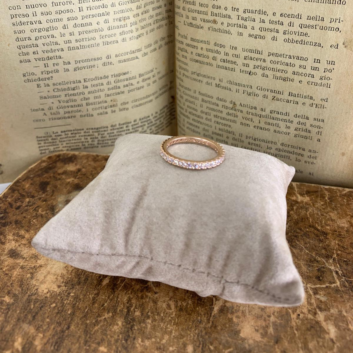 Anello Fedina eternity zirconi bianchi base rosé su misura - Lumiere Bijoux