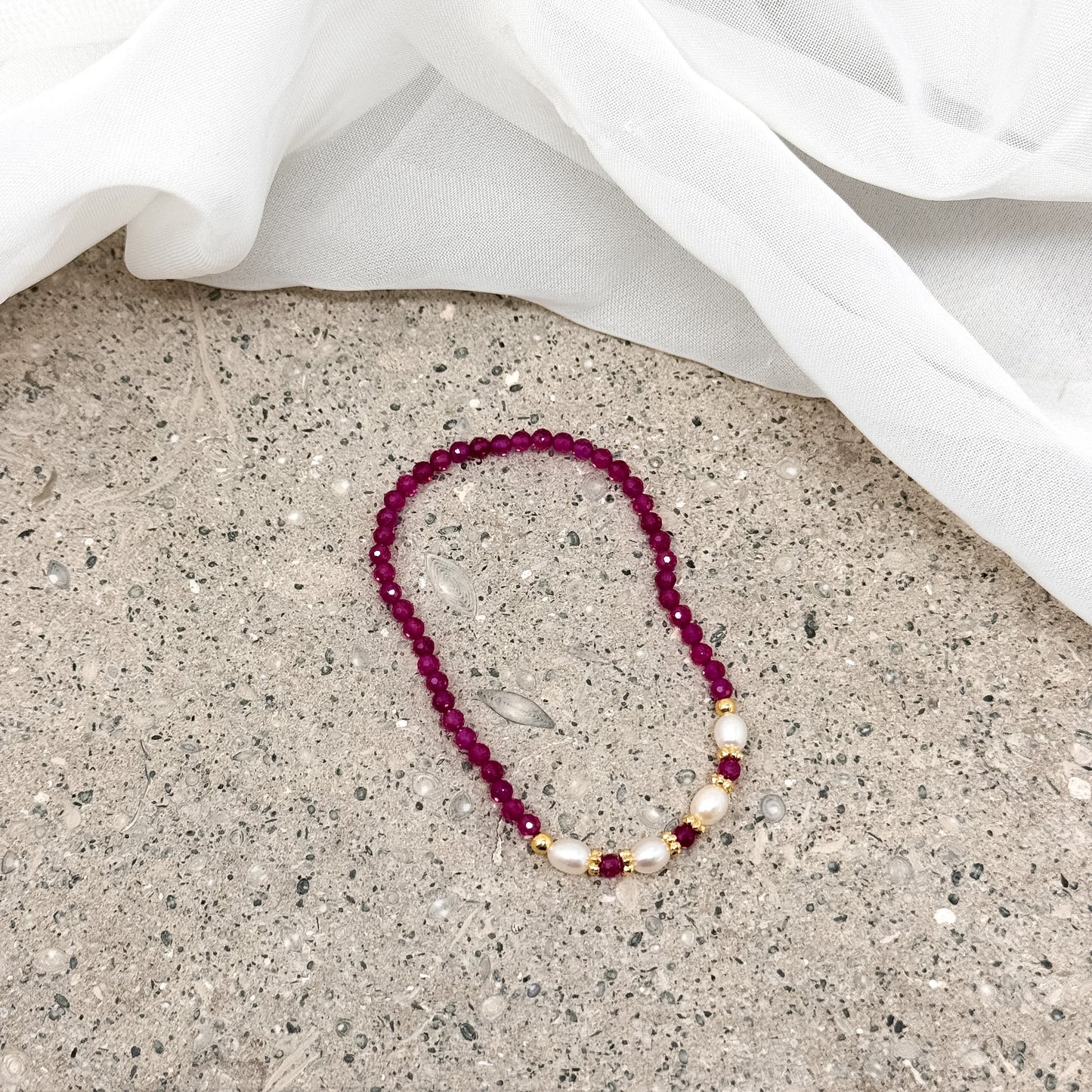Bracciale cristalli alternati a perle risino naturali bianche e rondelle ottone - Lumiere Bijoux