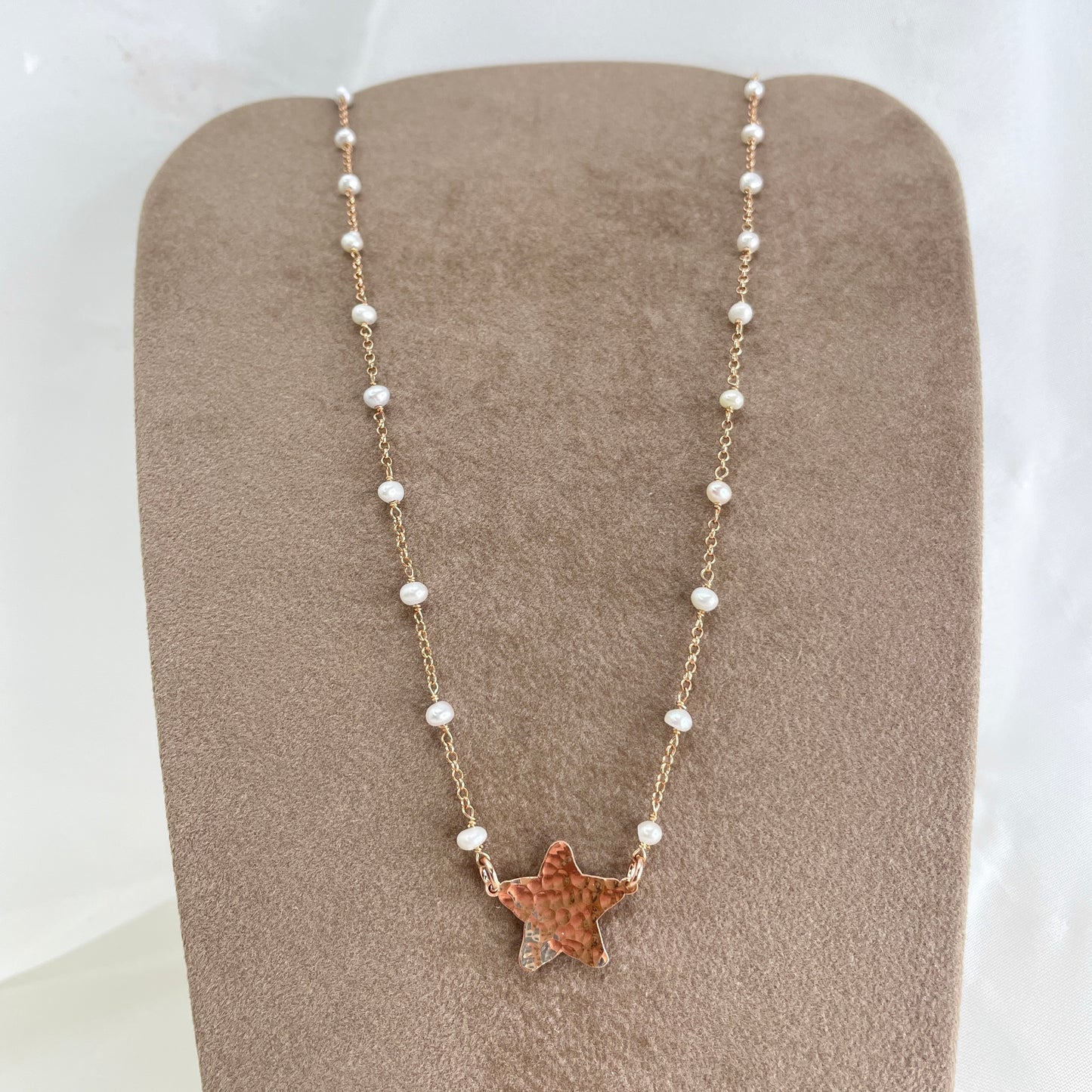 Collana cm 40 rado perle bianche con cuore bacio battuto o stella o cuore capri in linea in argento 925 rosé - Lumiere Bijoux
