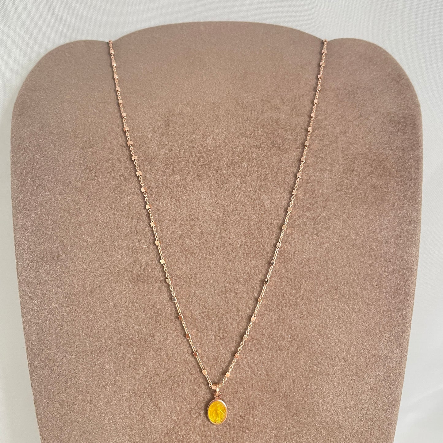 Collana catena dadini cm 35 con madonnina da 1 cm smaltata - pezzi unici - Lumiere Bijoux