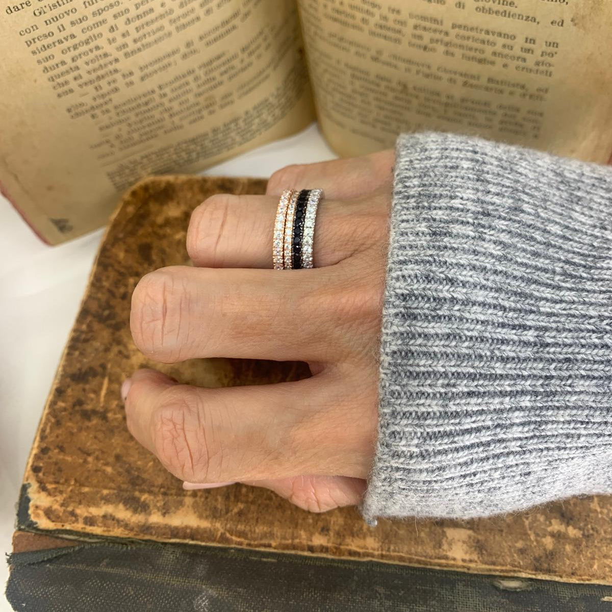 Anello fedina eternity in argento bianco zirconi neri su misura - Lumiere Bijoux