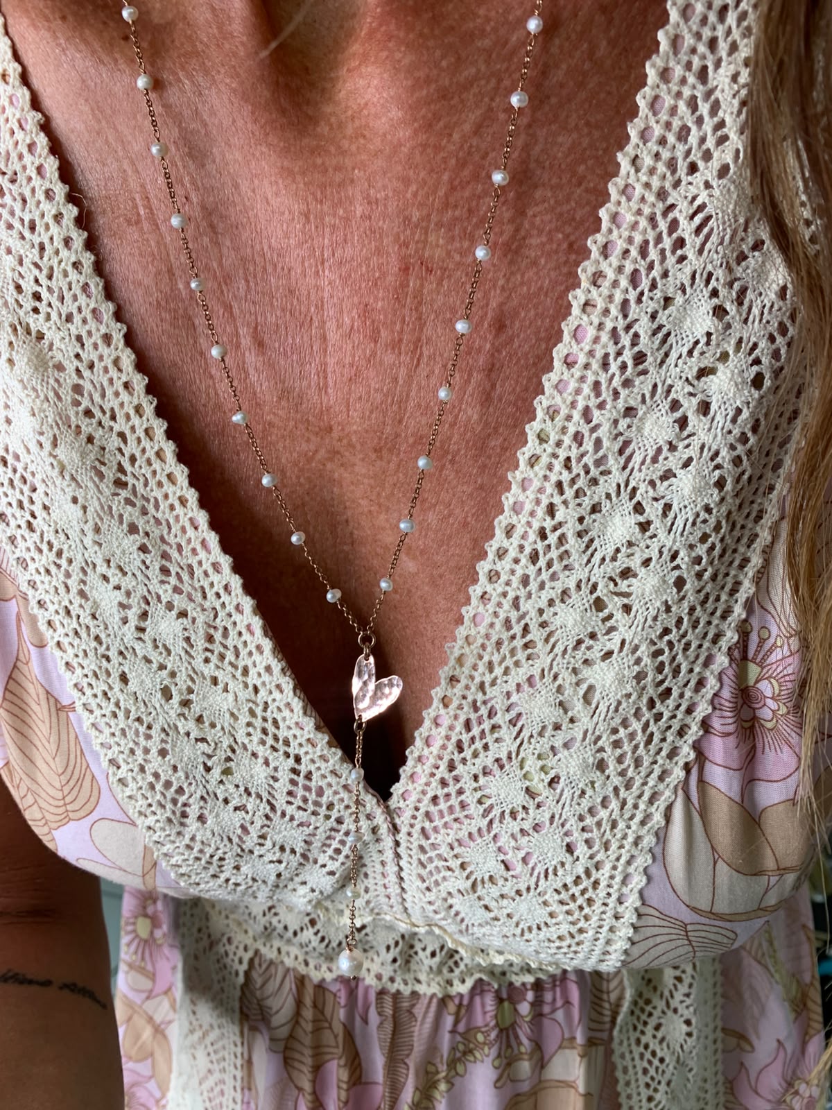 Collana a rosario lunga cm 60 rado perle bianche con cuore Capri, Cuore sweet e stella vuota battuti - Lumiere Bijoux
