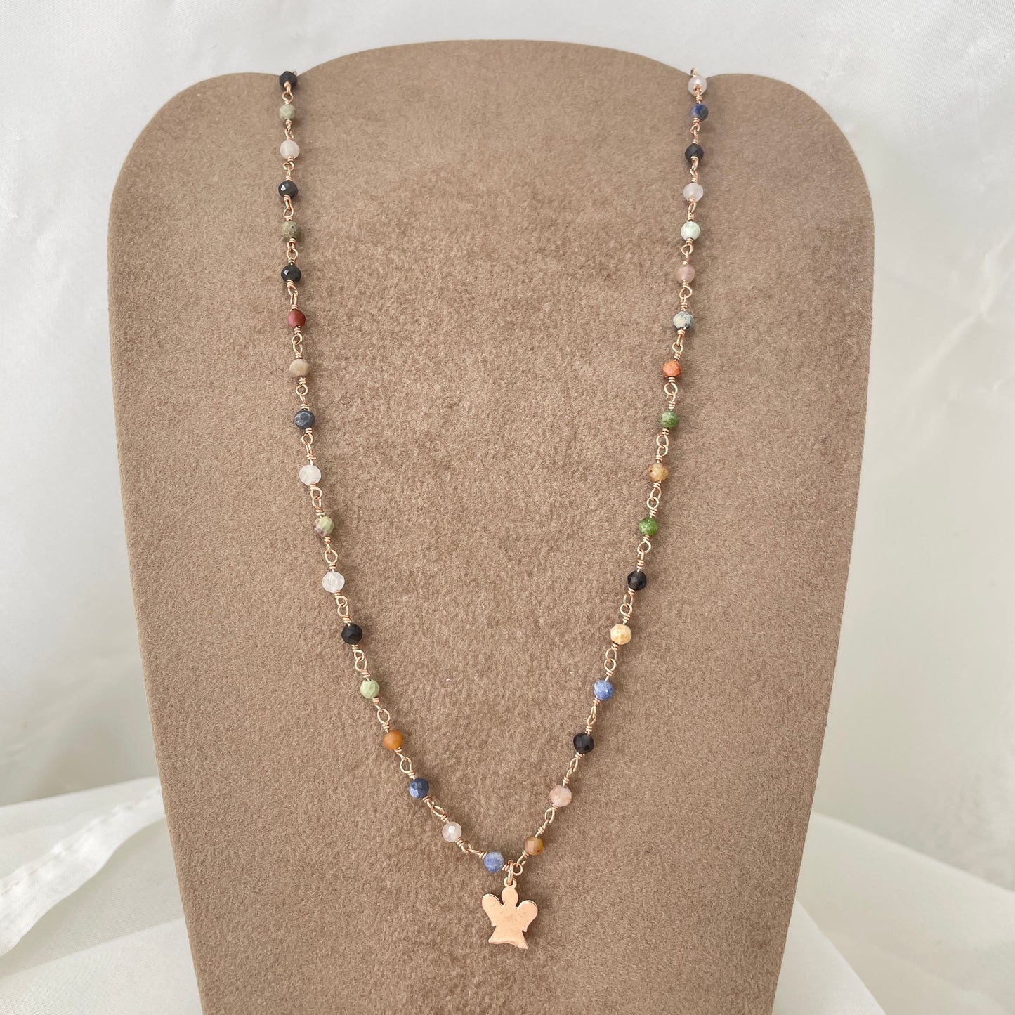 Collana pietre tormalina multicolore cm 40 con angioletto - pezzo unico - Lumiere Bijoux