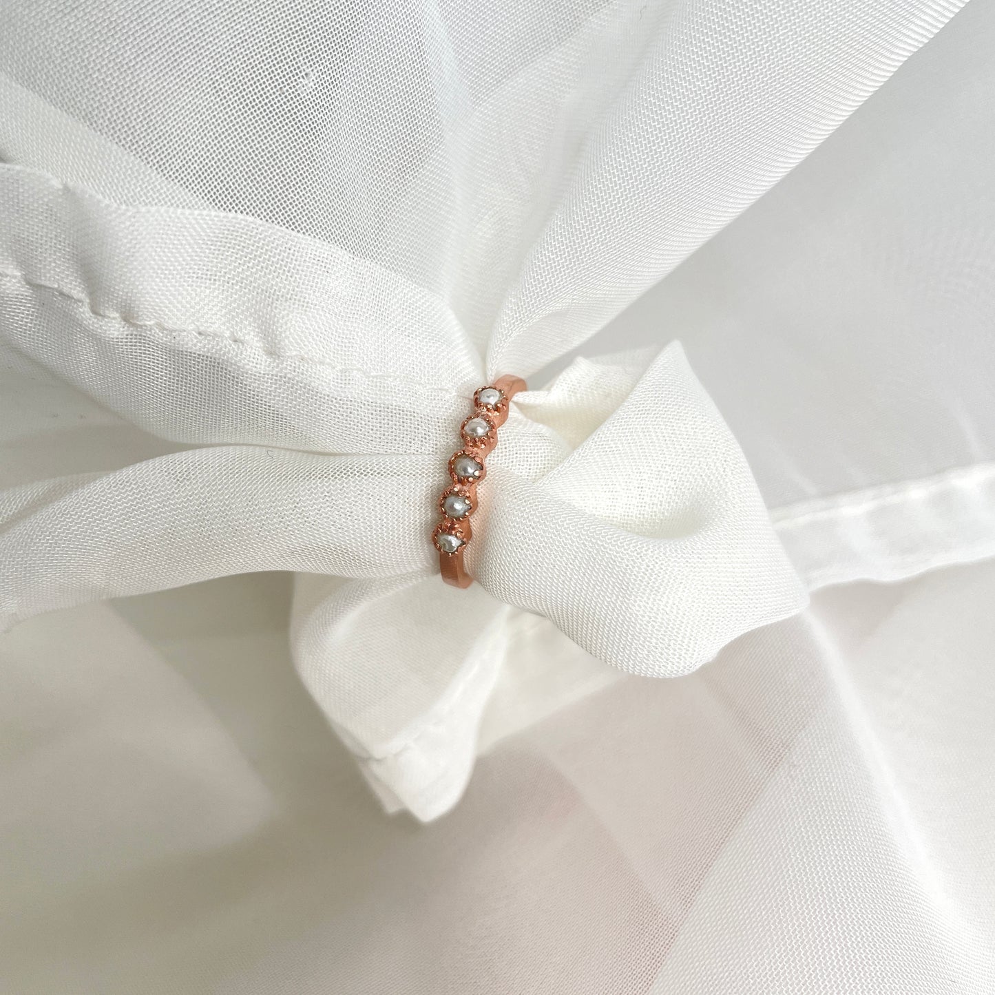 Anello in ottone rosè con perle - Bali - Lumiere Bijoux