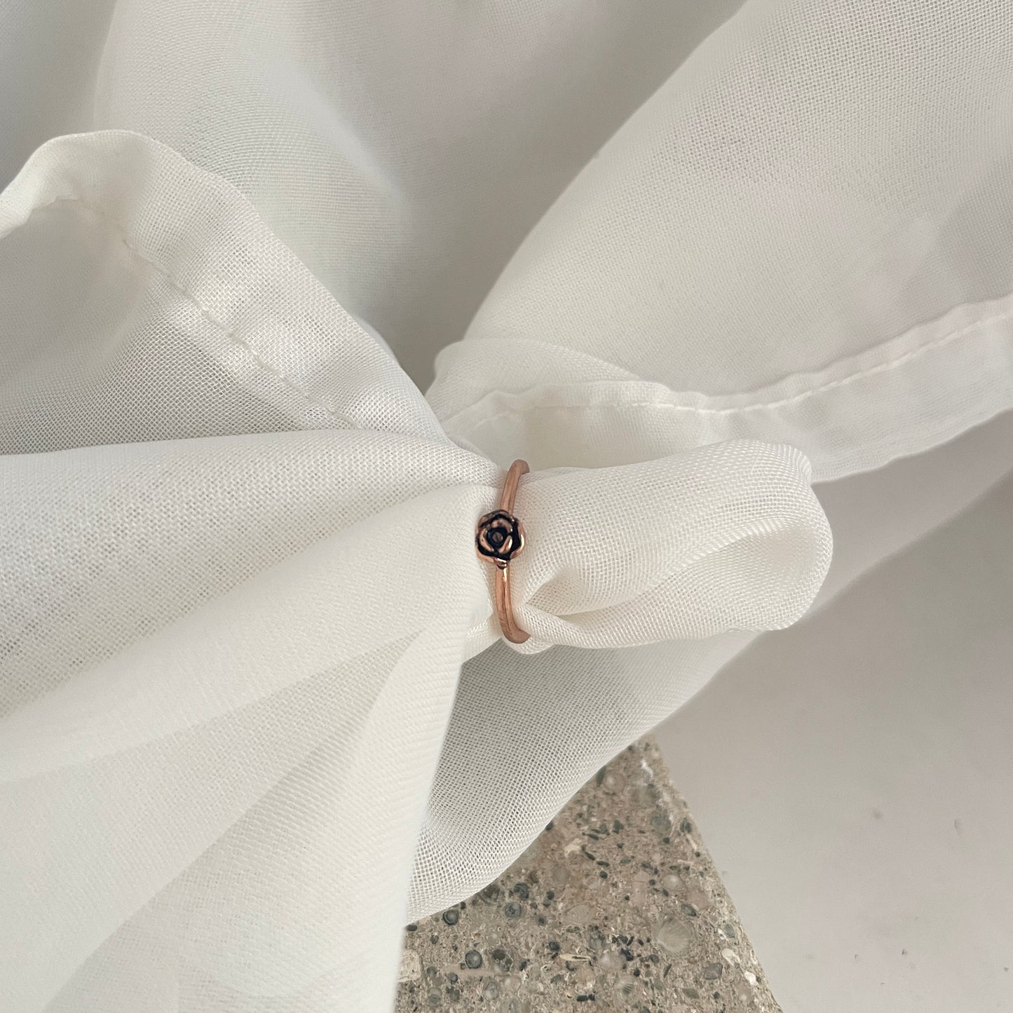 Anello mignolo regolabile Rosellina Anticato