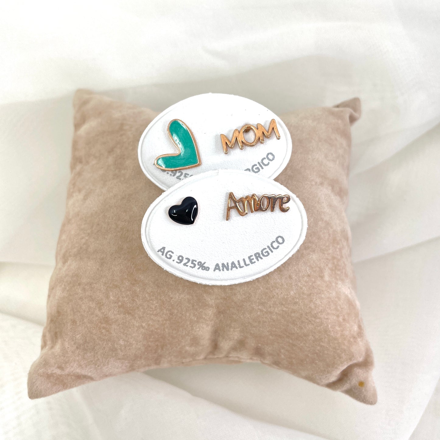 Coppia orecchini scritta Mom o Amore e cuore smaltato - pezzi unici - Lumiere Bijoux