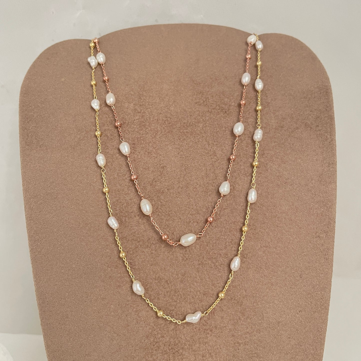 Collana micro perle risino irregolari bianche alternate a sfere cm 33 o 35 - Lumiere Bijoux