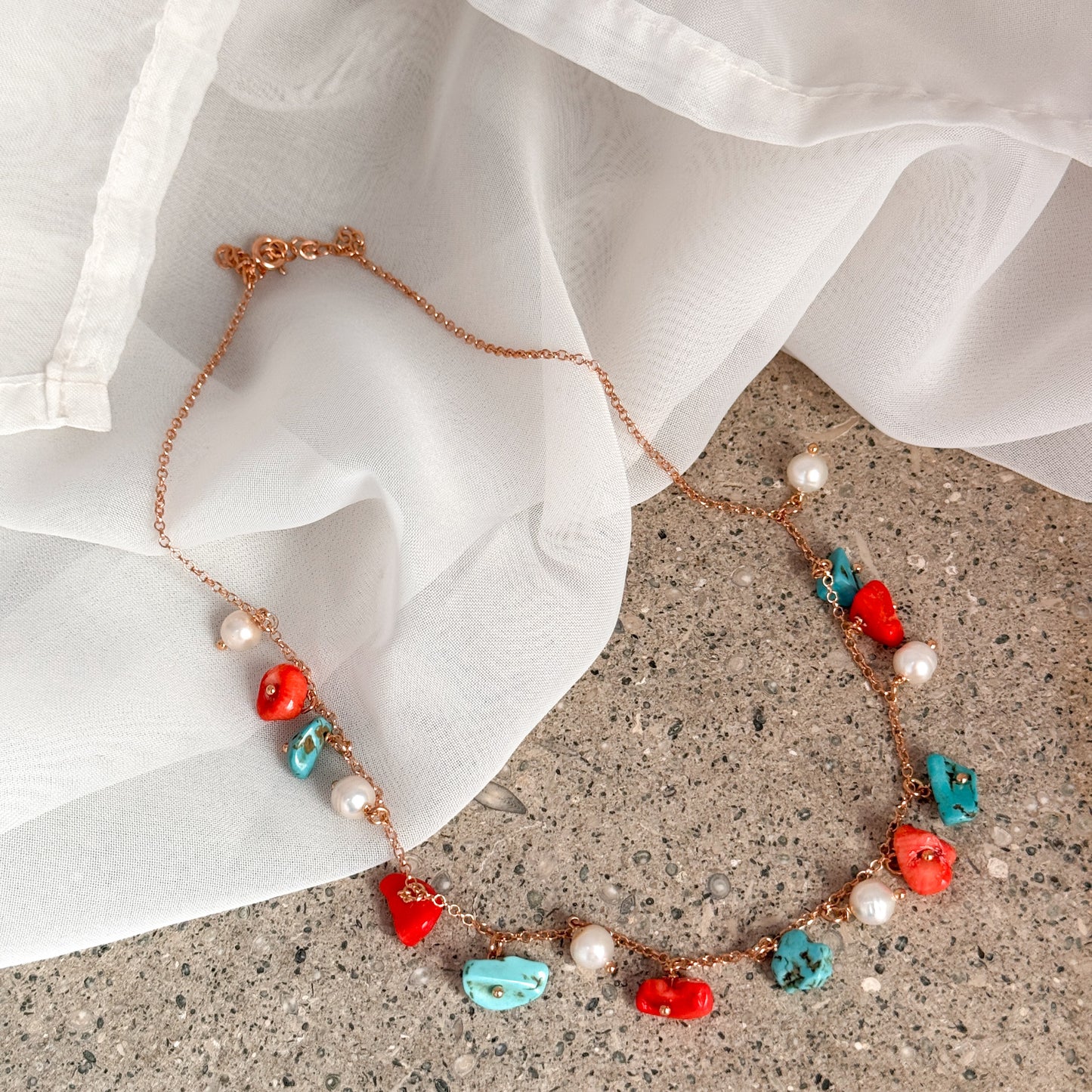 Collana cm40 catena rolò con perle turchesi e coralli pendenti