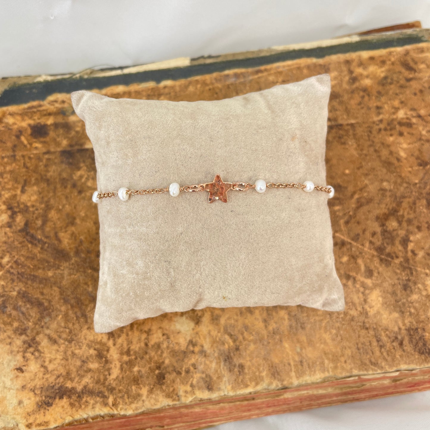 Bracciale rado perle con soggetto cm 17 - pezzi unici - Lumiere Bijoux