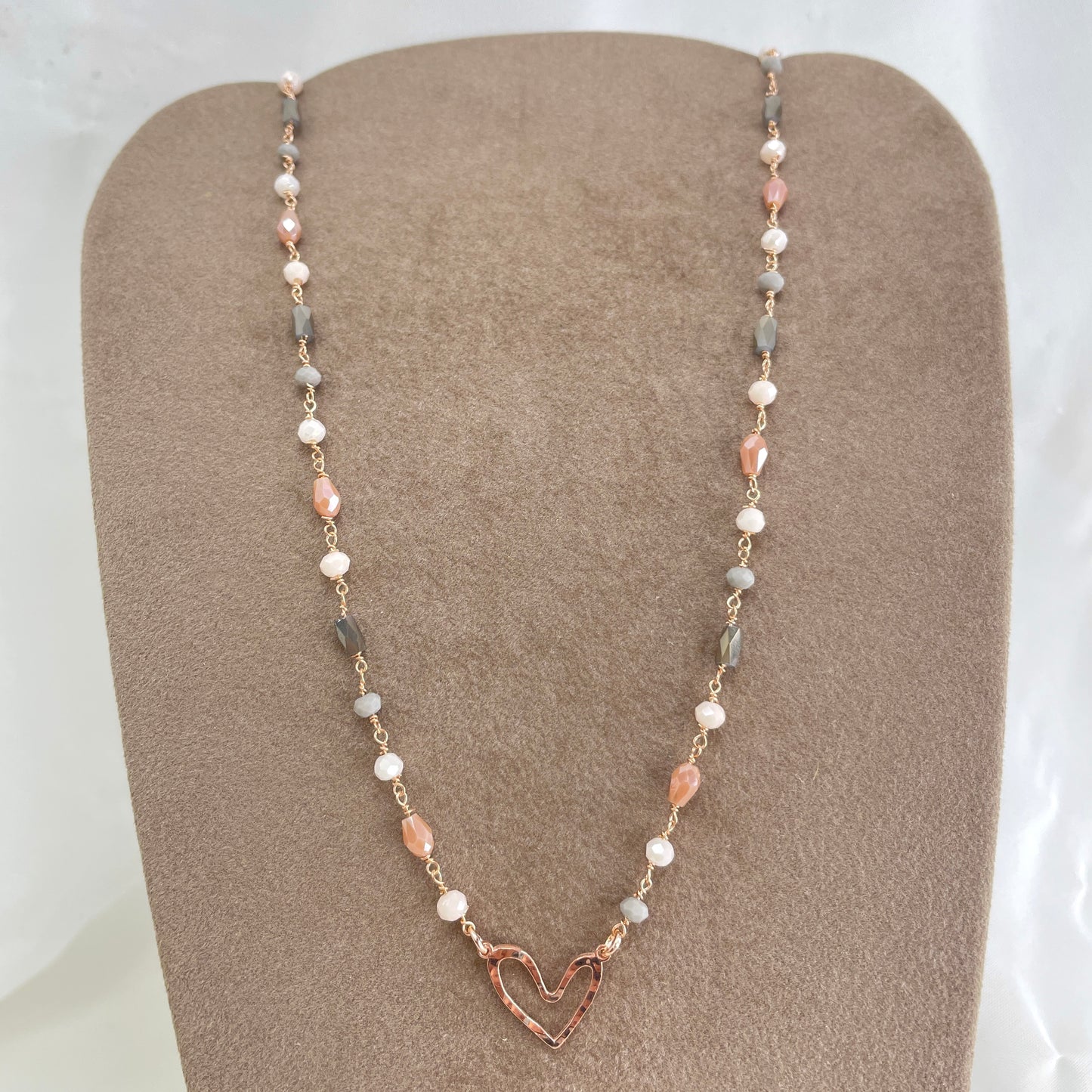 Collana cristalli fango, grigi, rosa cangianti cm 40 con stella battuta o cuore bacio o cuore capri in linea - Lumiere Bijoux