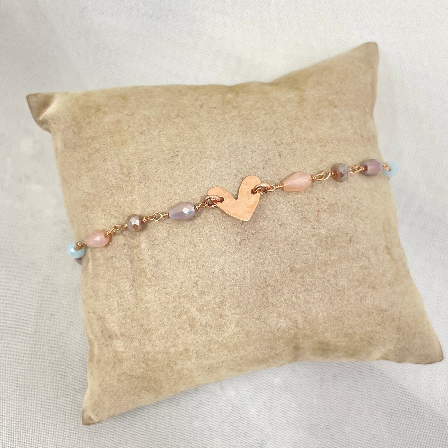 Bracciale cristalli azzurro e cipria cm 17 con soggetto battuto in linea rosè - pezzi unici