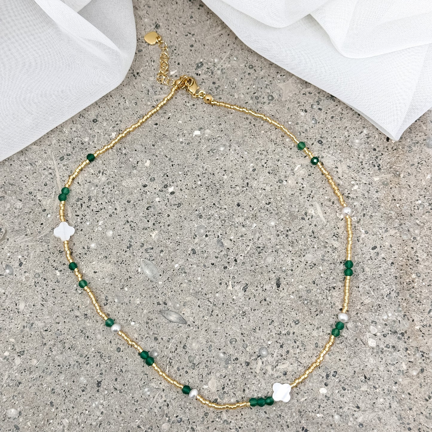 Collana perle miyuki micro rondelle oro alternate a pietre conchiglia e perle naturali cm 37 ottone - Lumiere Bijoux