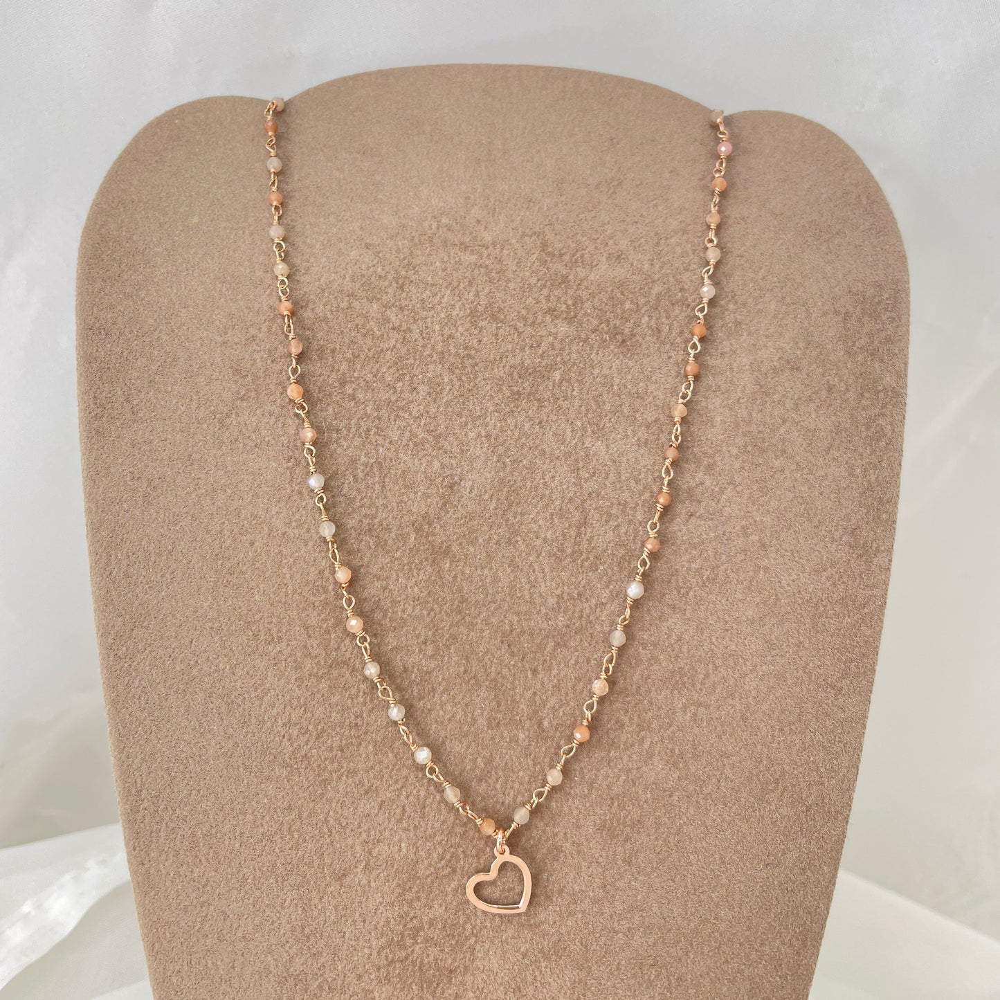 Collana micro cristalli cipria cm 35 con cuore vuoto da 1 cm - pezzo unico - Lumiere Bijoux