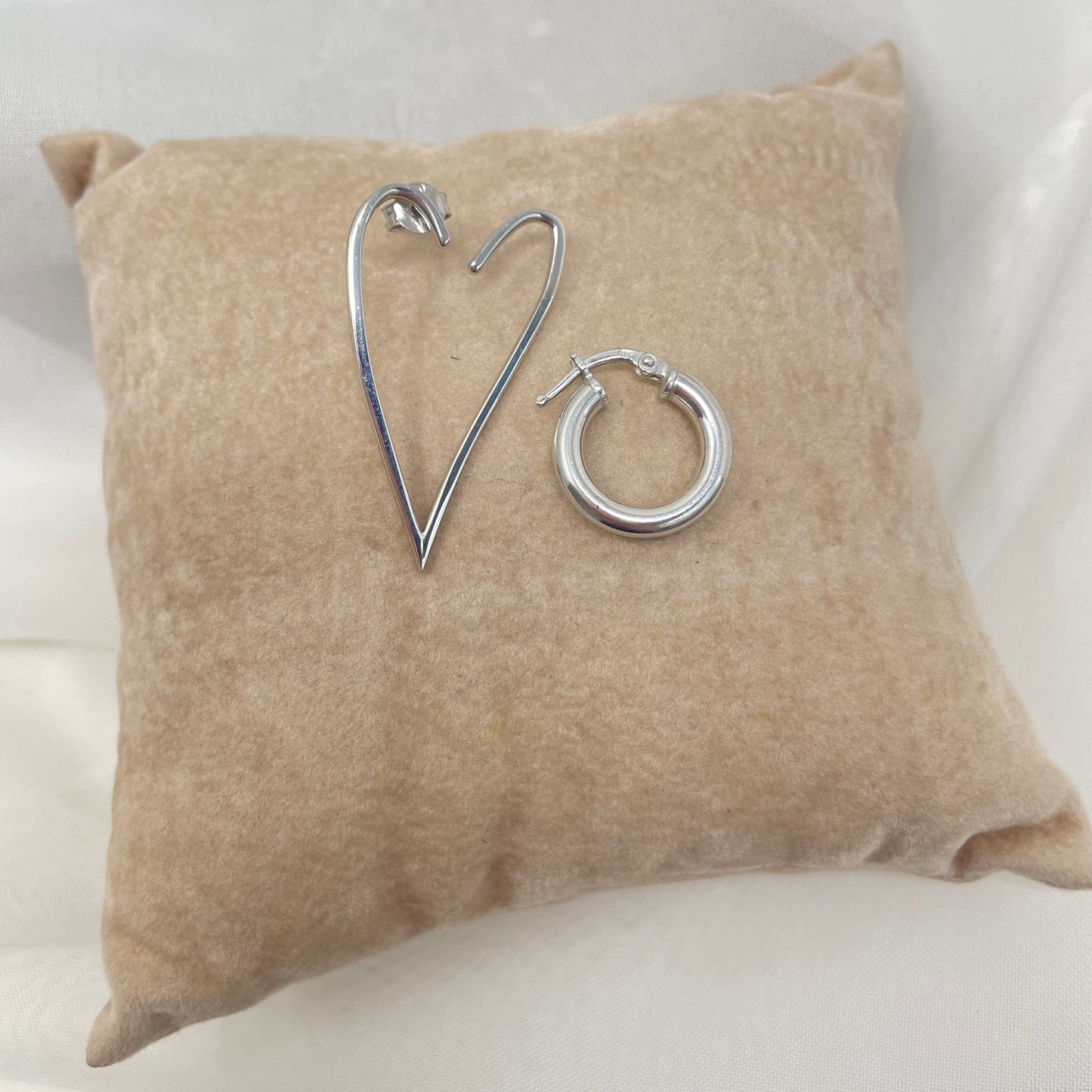 Coppia cerchietto da 1,5 cm e cuore vuoto allungato a lobo in argento bianco - pezzi unici - Lumiere Bijoux