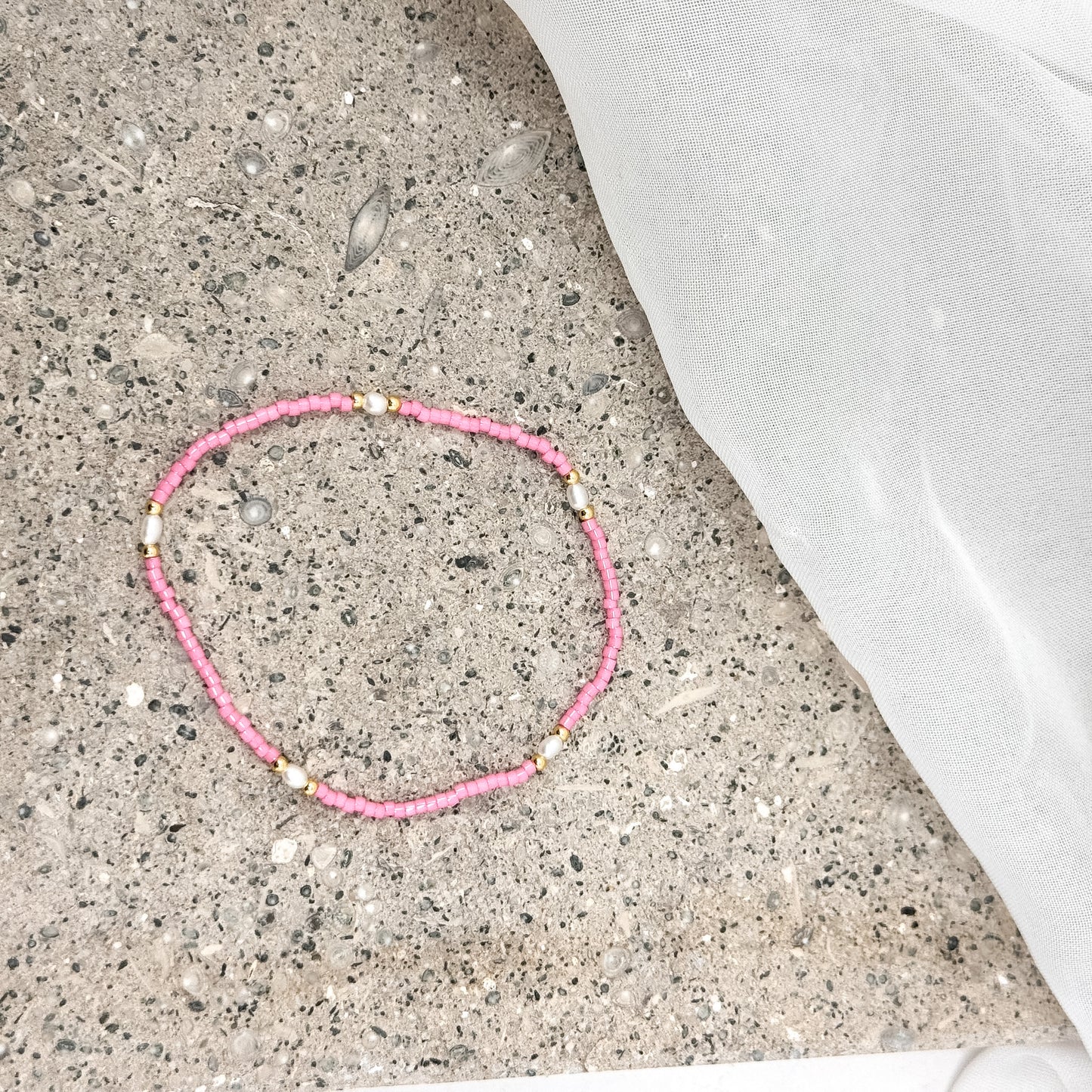 Bracciale elastico miyuki micro rondelle colorate alternate a micro perla risino naturale bianche ottone - Lumiere Bijoux