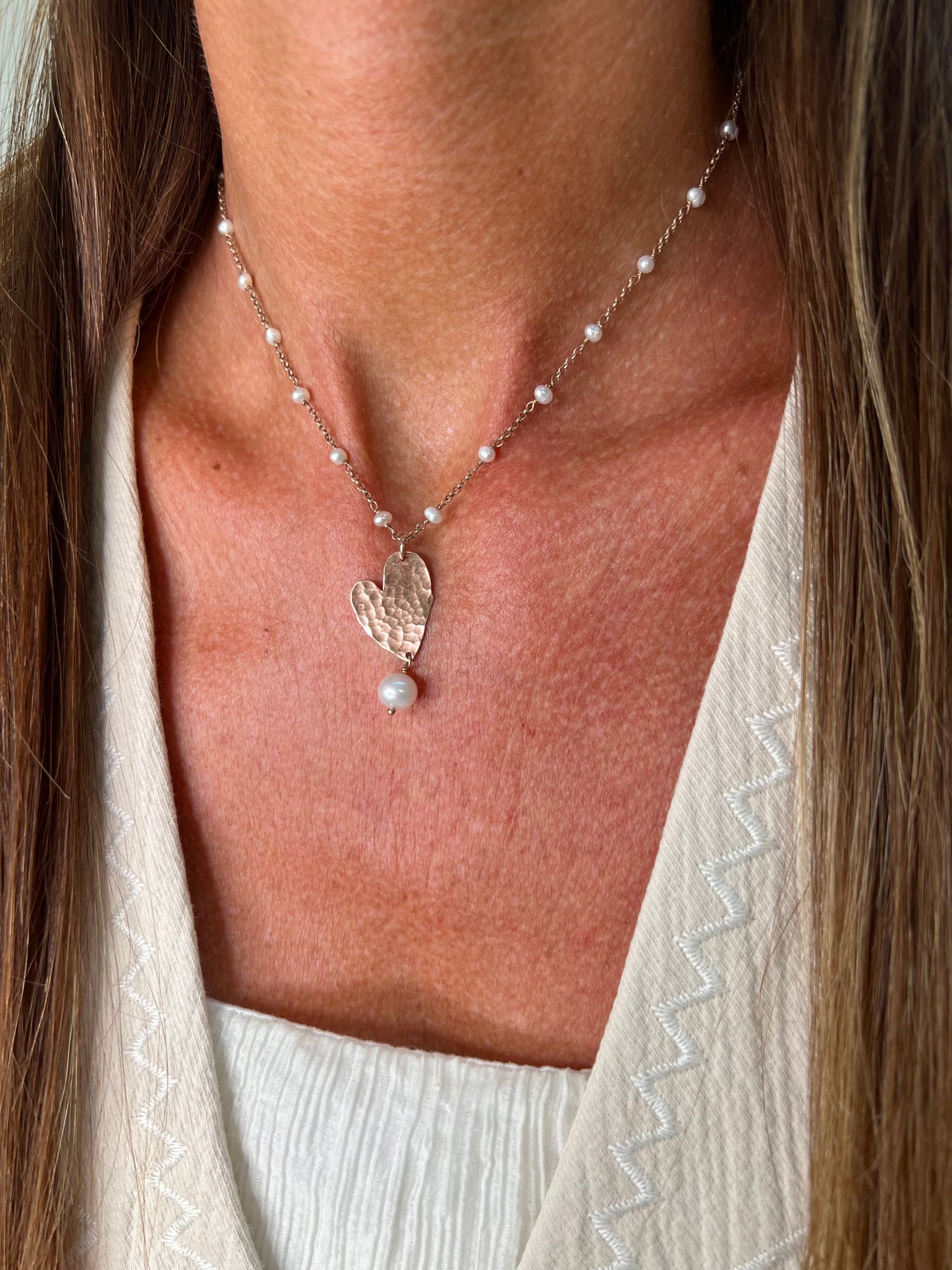 Collana cm 40 catena rollò alternata da perle bianche con cuore gitana - Lumiere Bijoux