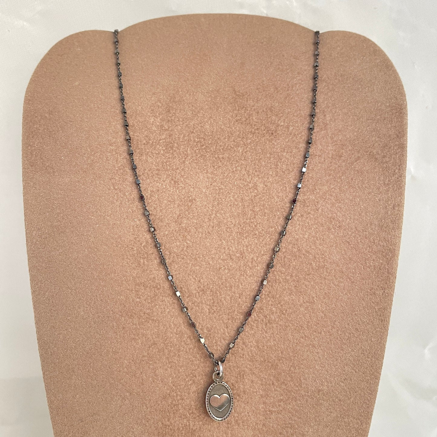 Collana catena dadini rutenio cm 35 con cialdina ovale da 1 cm satinata von cuore - pezzo unico - Lumiere Bijoux