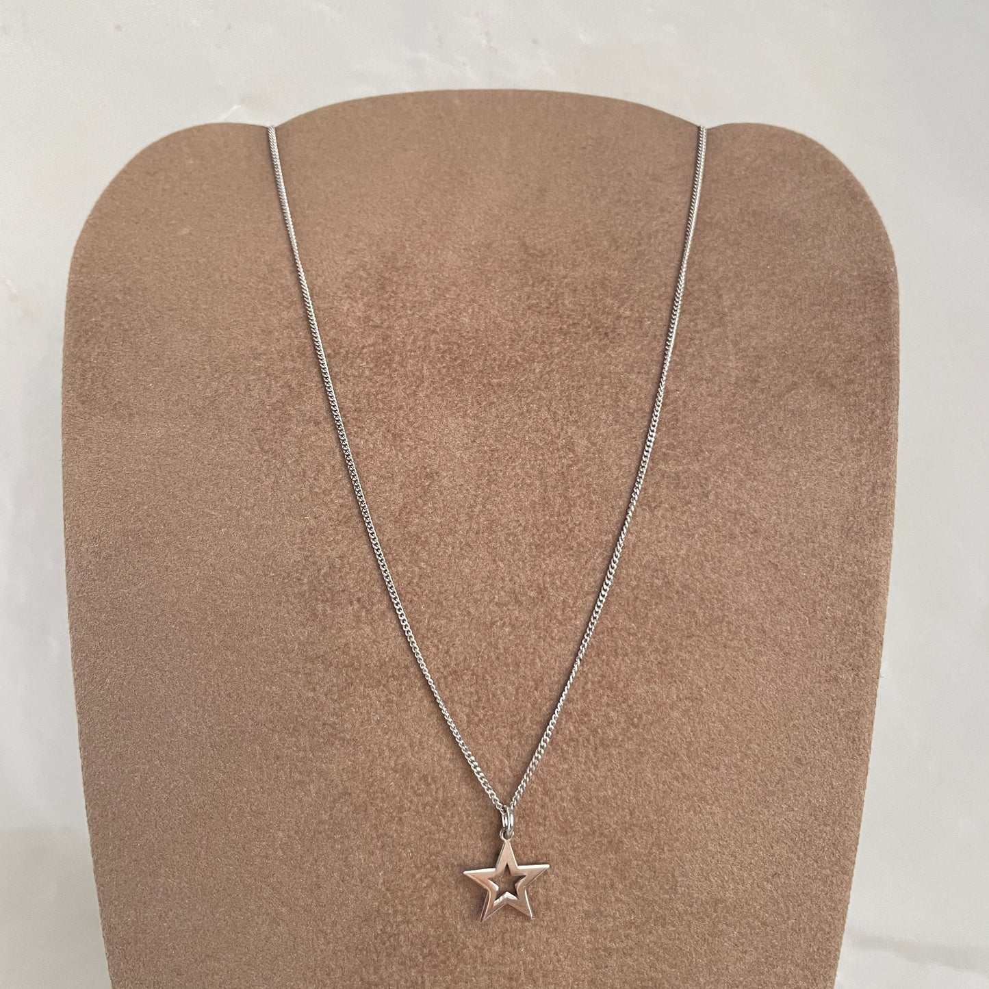 Collana catena grumette cm 35 con stella vuota da 1.2 cm in argento bianco
