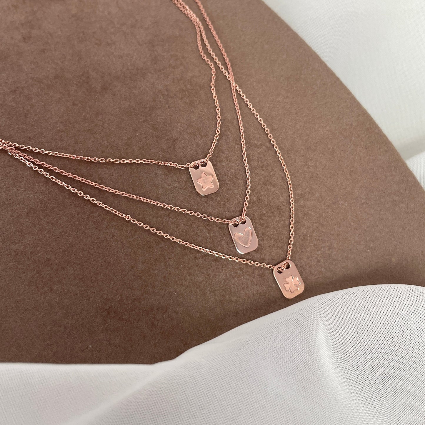 Collana Noisette con mini targhetta cuore o stella in argento rosé 35 cm - Lumiere Bijoux