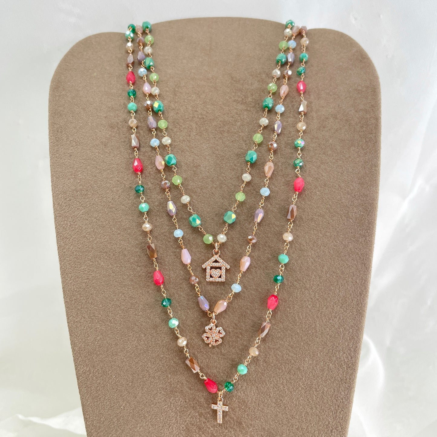 Collana cristalli multicolore con soggetto di zirconi bianchi quadrifoglio o croce o casetta cm 40 - pezzi unici - Lumiere Bijoux