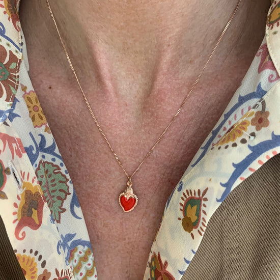 Collana catena grumette con cuore sacro bombato da 1 cm smaltato rosso cm 45 più allungamento