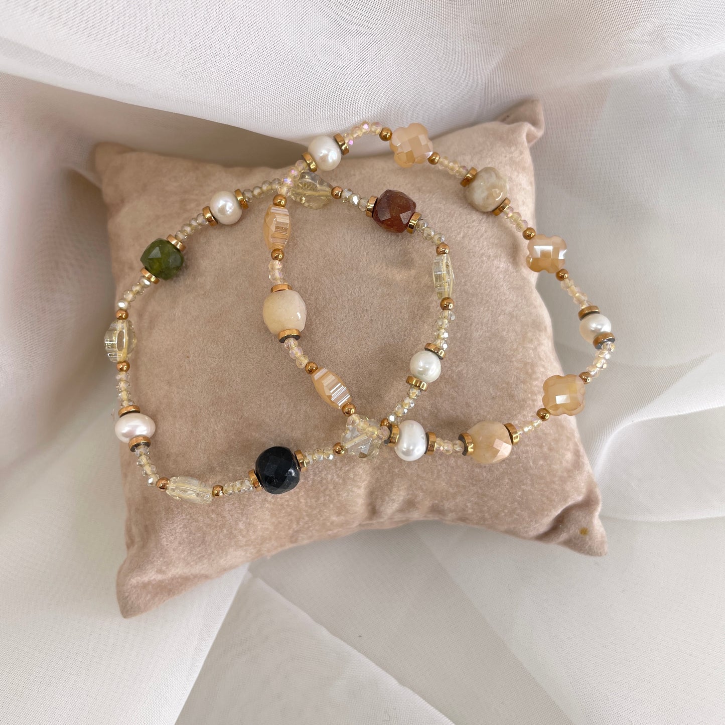 Bracciale elastico con cristalli champagne, cristalli fiorellino, pepite rosé e perle tonde - Lumiere Bijoux