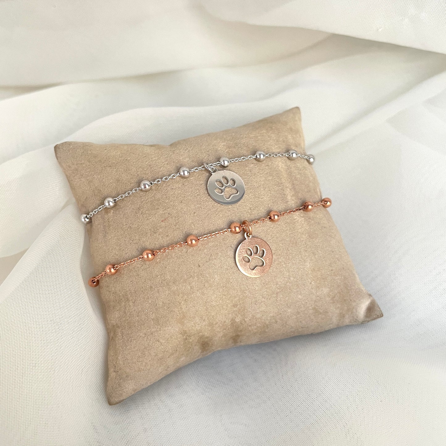 Bracciale catena rosario cm 17 con cialdina tonda da 1 cm zampetta traforata