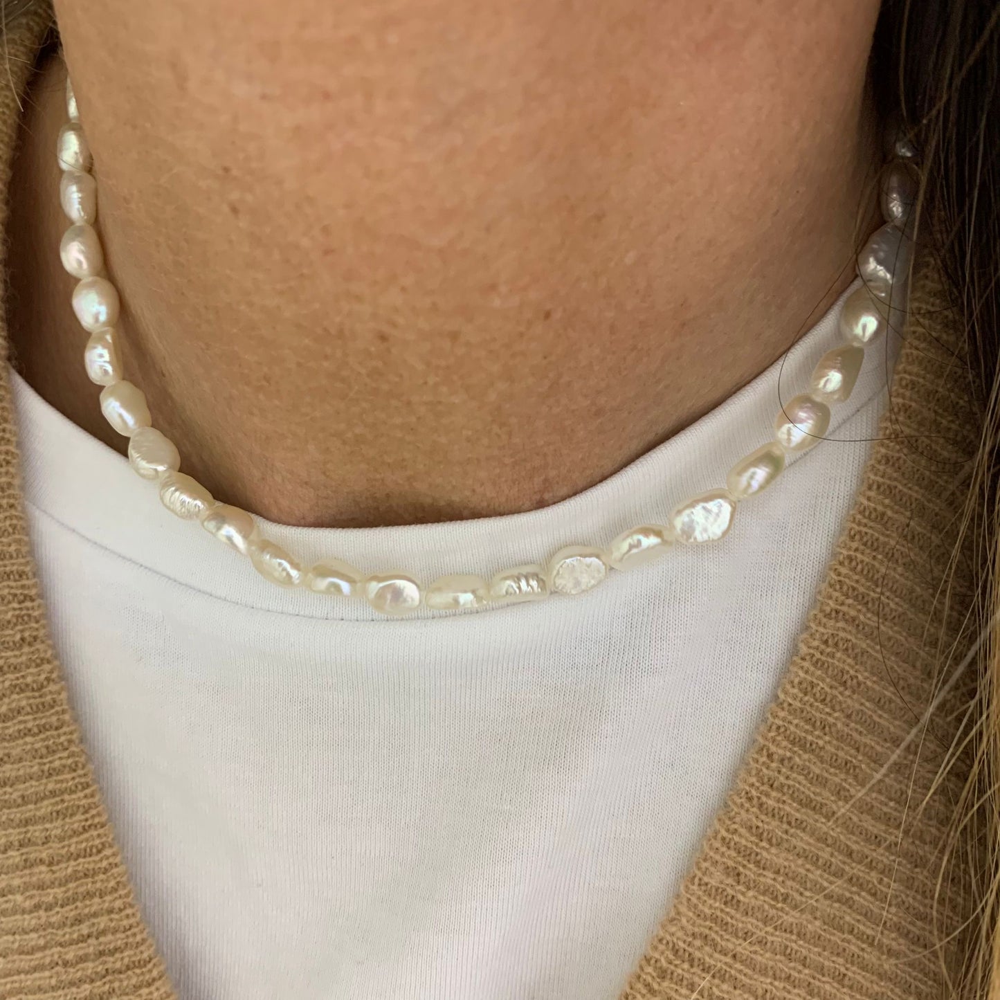 Collana perle risino irregolari bianche da 0,5 mm cm 35 più 5 di allungamento rosè