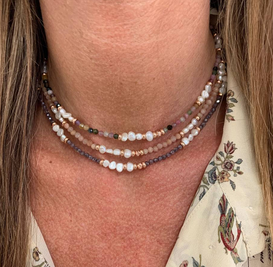 Collana cm 35 cristalli multicolore e tris di perle tra due pepite in argento rosé - Lumiere Bijoux