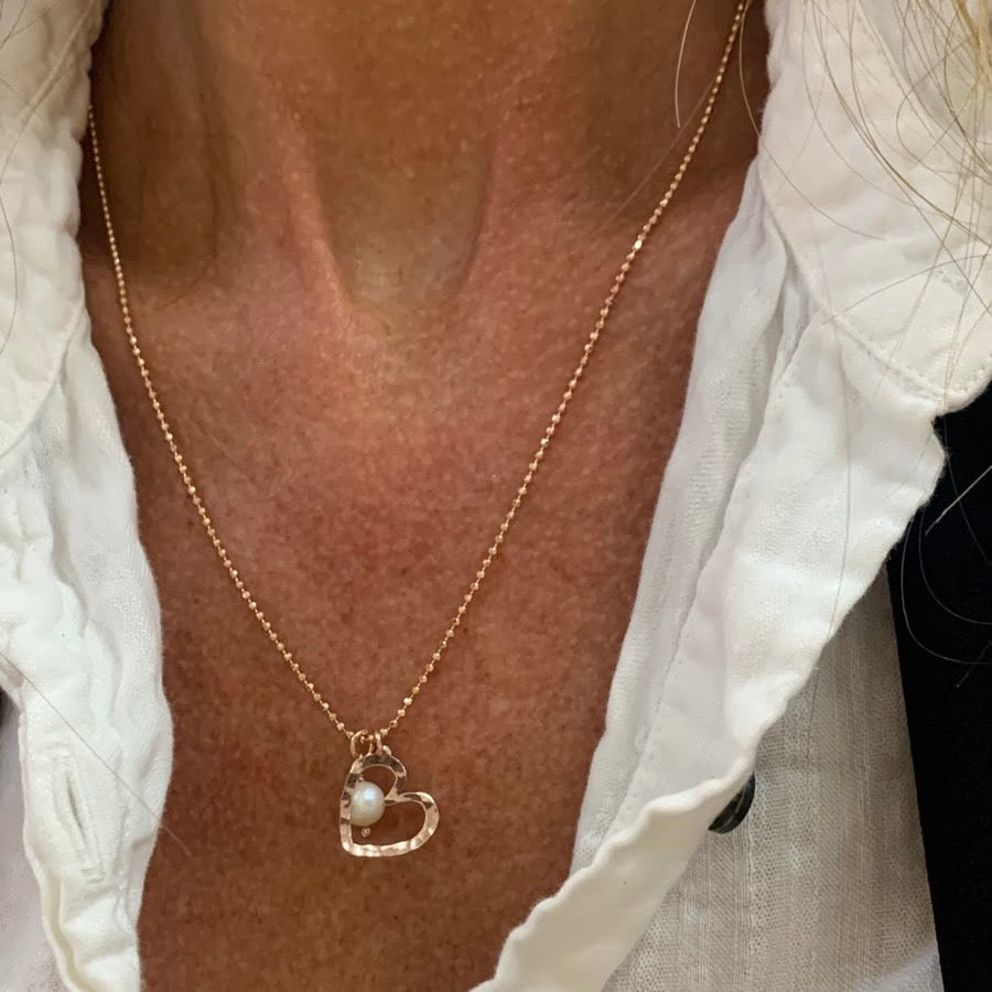 Collana catena militare diamantata cm 50 con cuore vuoto Nini battuto da 1,5 cm con perla bianca