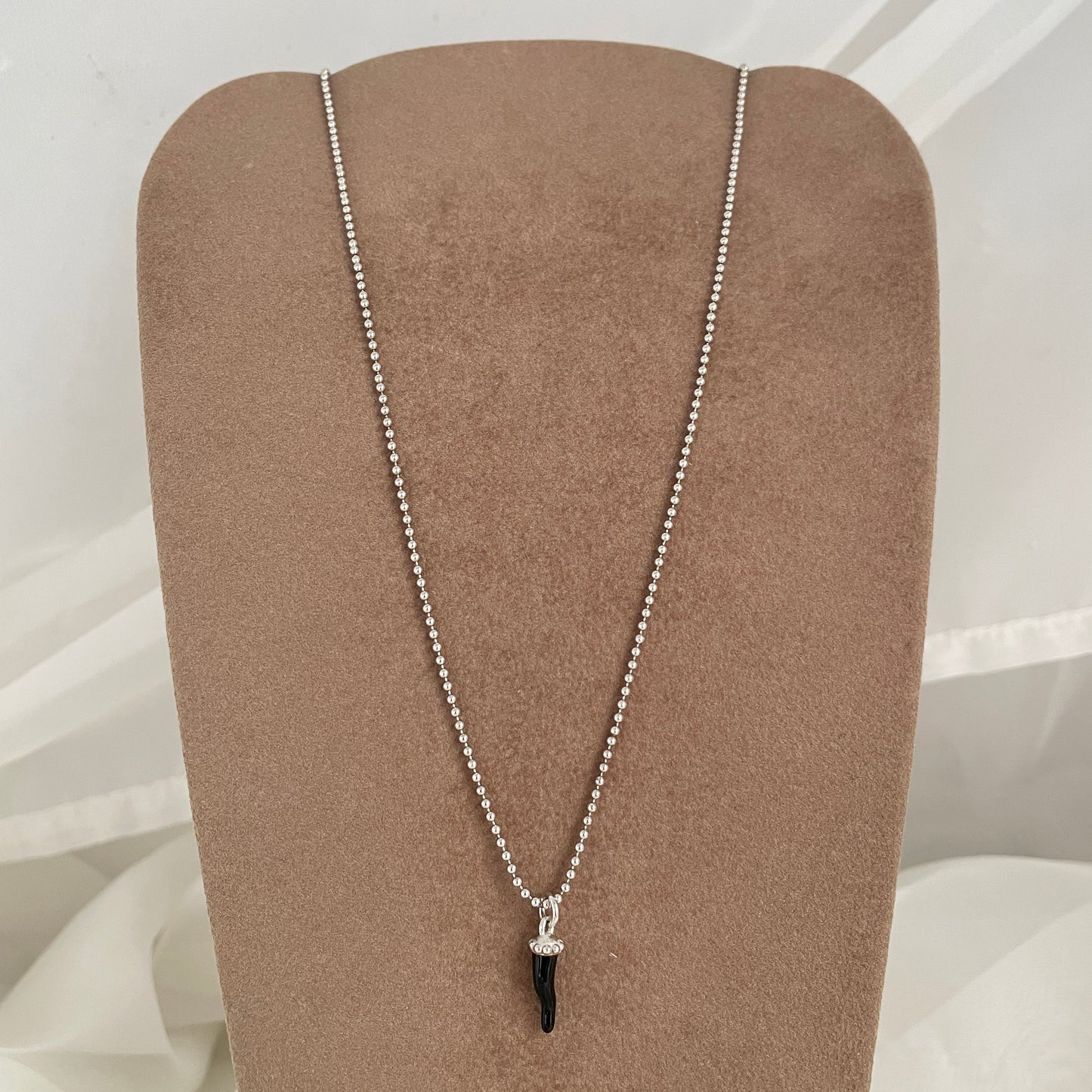 Collana catena militare diamantata cm 40 con cornetto smalto nero in argento bianco - Lumiere Bijoux