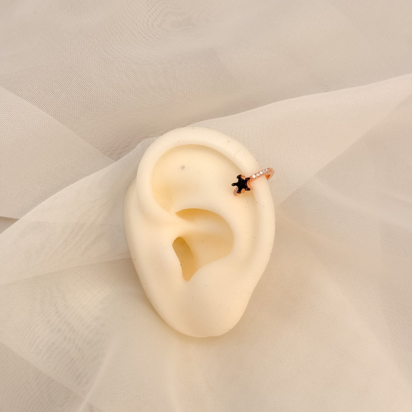 Earcuff zirconi neri o bianchi con stella