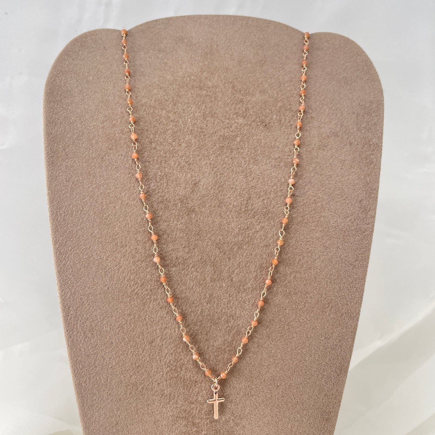 Collana micro cristalli cipria cm 40 con croce da 1 cm - pezzo unico - Lumiere Bijoux