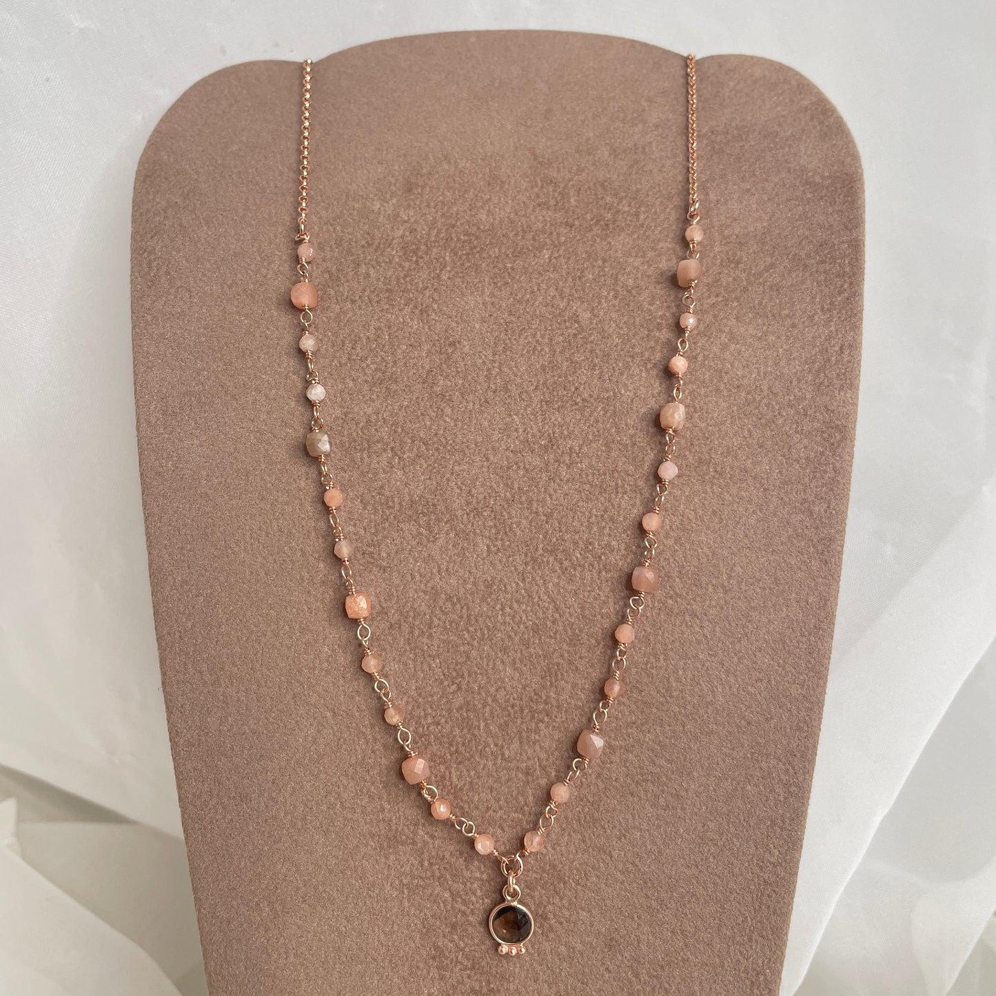 Collana catena rolló e pietra di luna cubica con pietra tonda fumè cm 40 - pezzo unico - Lumiere Bijoux
