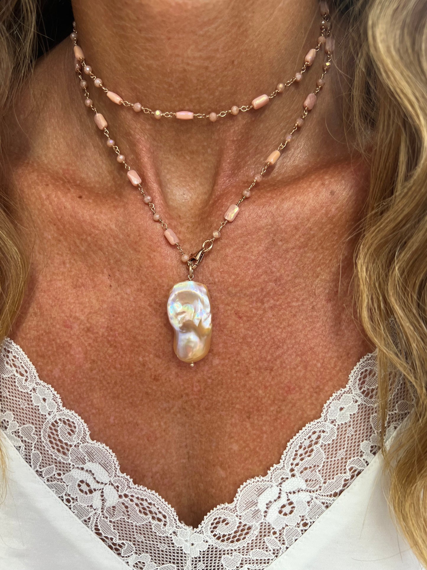 Collana trasformabile cristalli rosa pesca cangianti e maxi perla barocca rosa- Argento 925 rosé Pezzo unico - Lumiere Bijoux