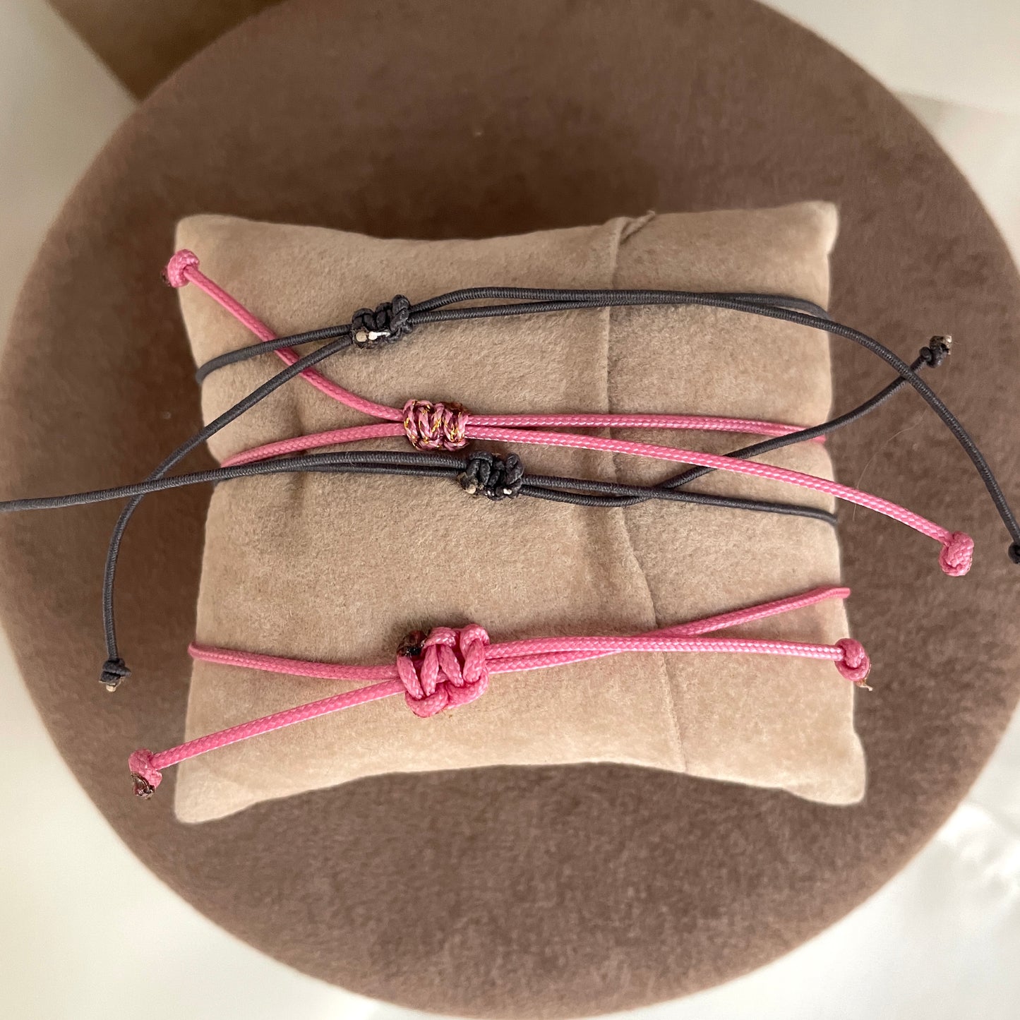 Bracciale cordino regolabile con cialdina con cane o gatto - Lumiere Bijoux