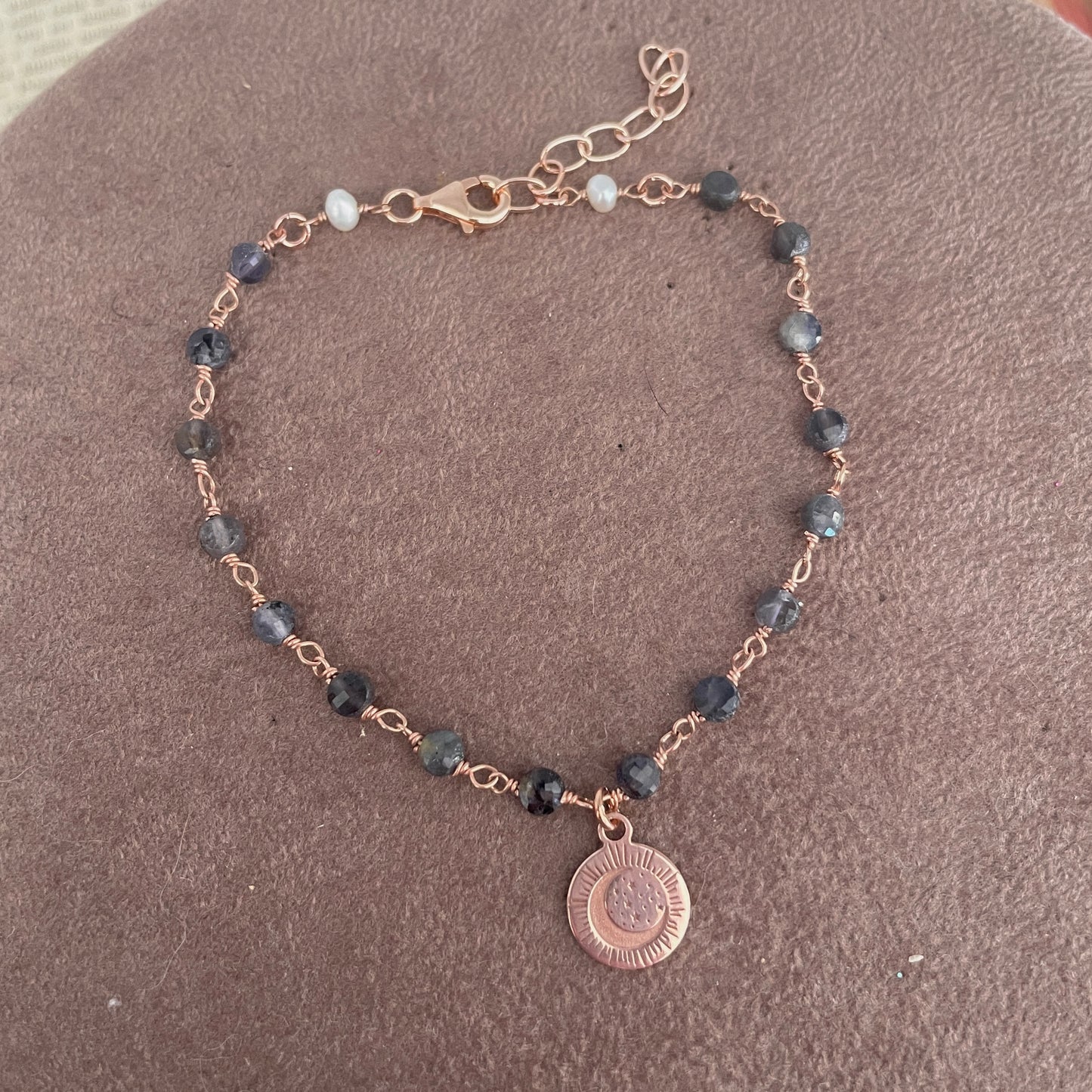 Bracciale pietre blu notte con cialdina con luna cm 17 - pezzi unici - Lumiere Bijoux