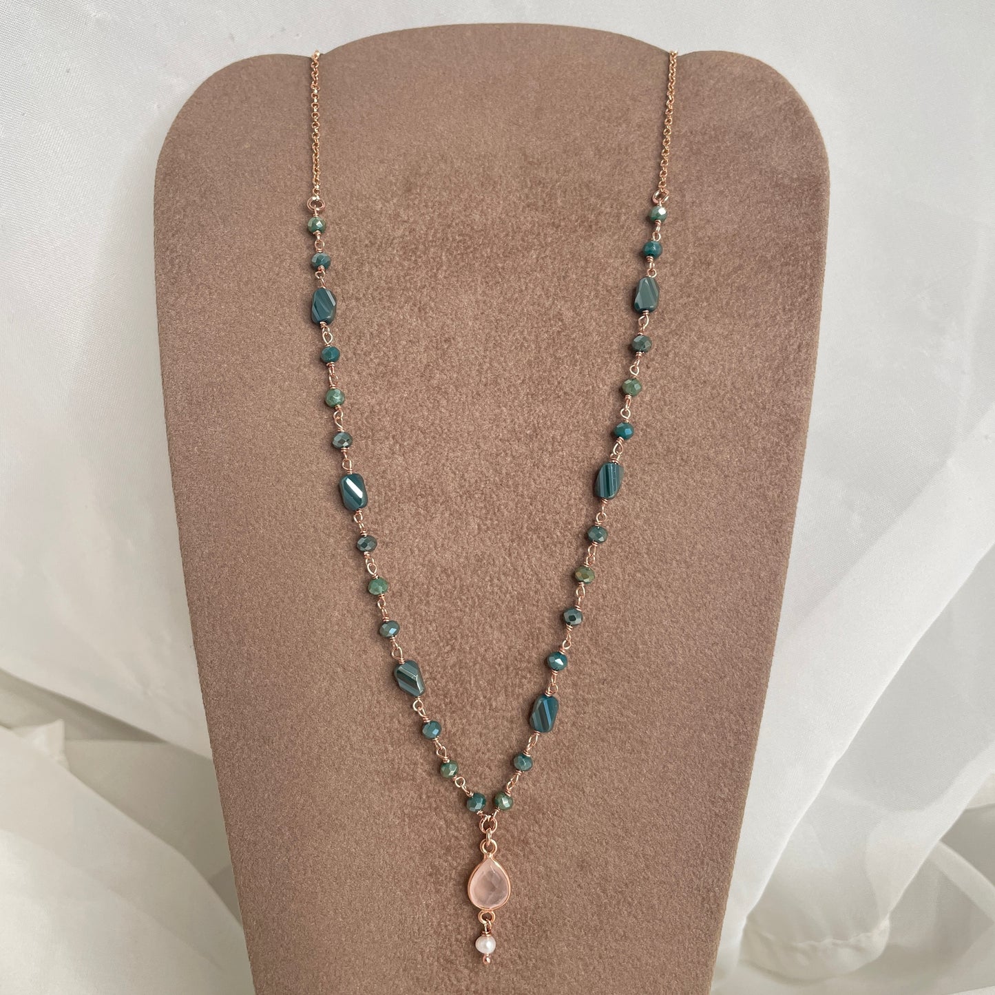 Collana catena rolló e cristalli multiforme verde smeraldo con pietra opale con perla cm 40 - pezzo unico - Lumiere Bijoux