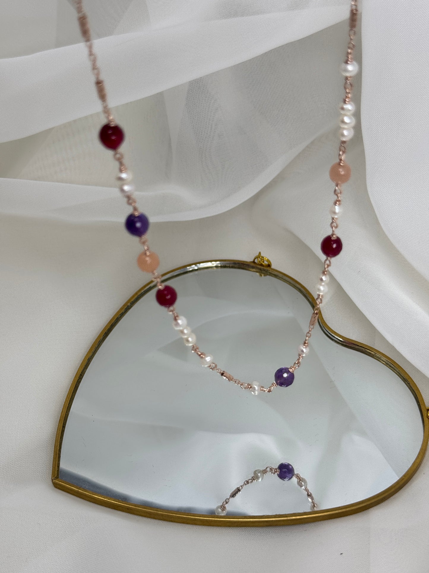 Collana/bracciale cm 36 con perle bianche e pietre ametista viola granato bordeaux e cipria pietra di luna