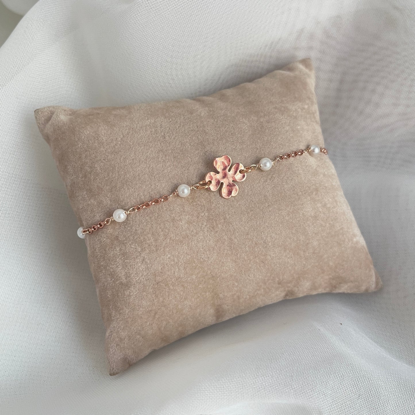 Bracciale rado perle con soggetto da 1 cm battuto in linea cm 17 - Lumiere Bijoux