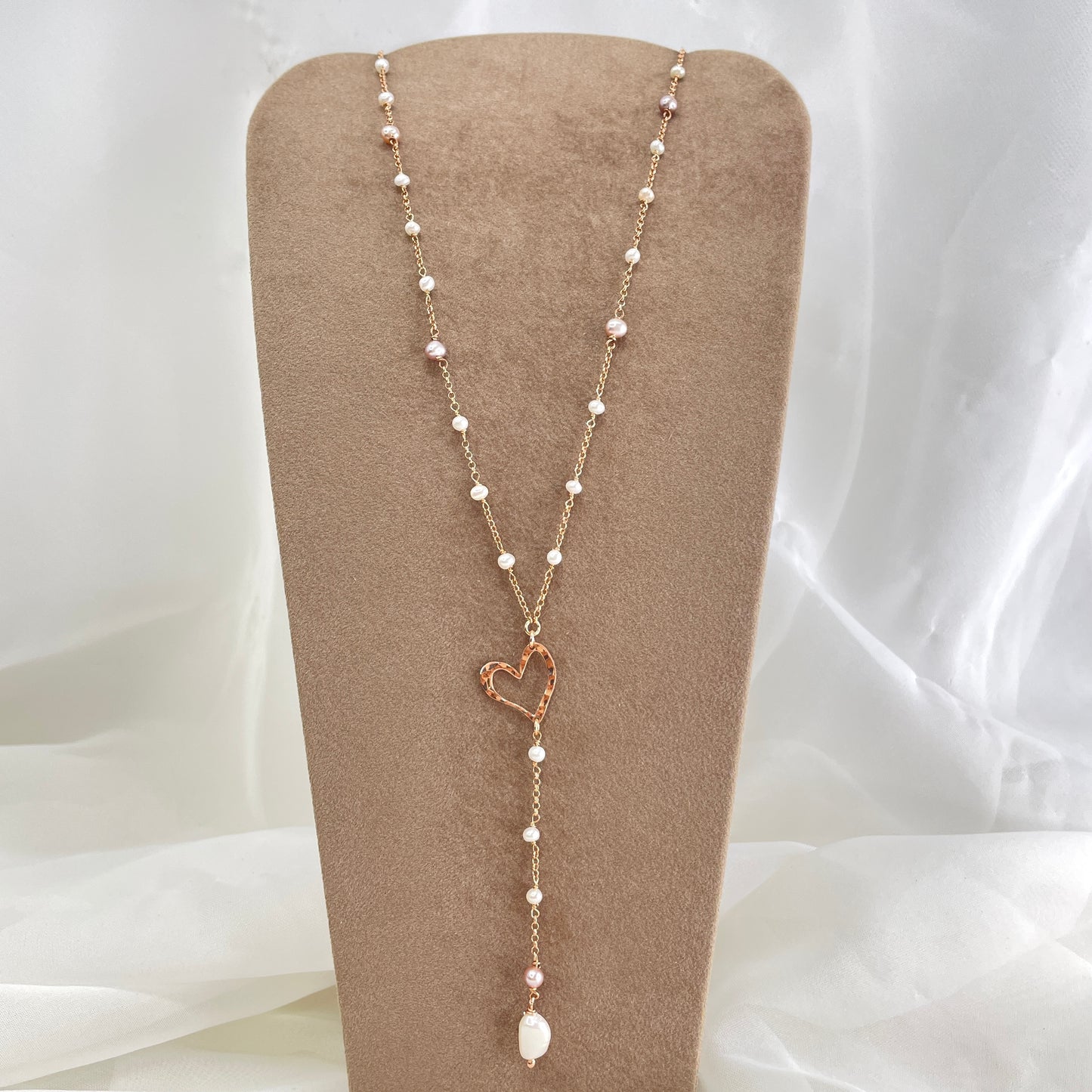 Collana a rosario lunga cm 60 rado perle bianche e rosa con cuore Corazon o stella o cuore Mikonos - Lumiere Bijoux