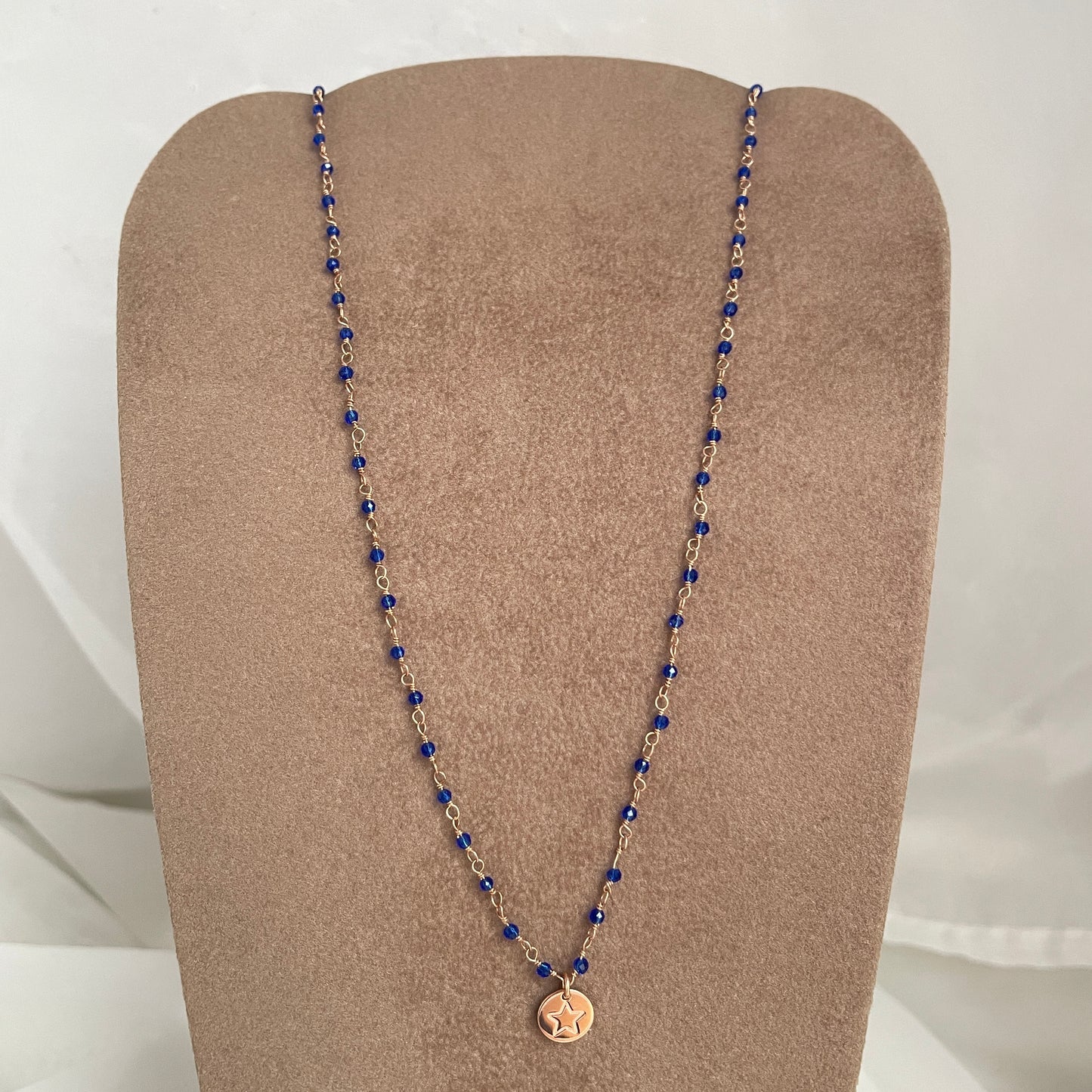 Collana micro cristalli blu cm 40 con cialdina con stella incisa da 0,8 mm - pezzo unico