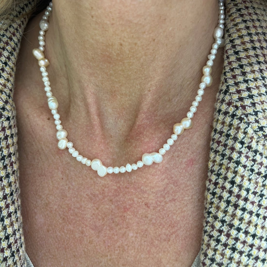 Collana perle grappolini sfumate bianche e rosa cm 42 più 5 di allungamento rosè