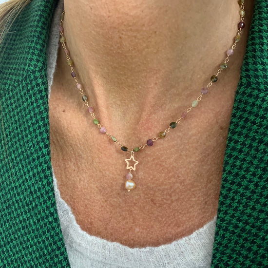 Collana cm40 cristalli pepita rosa e magenta con stella vuota base rosé e perla rosa pendente - Lumiere Bijoux